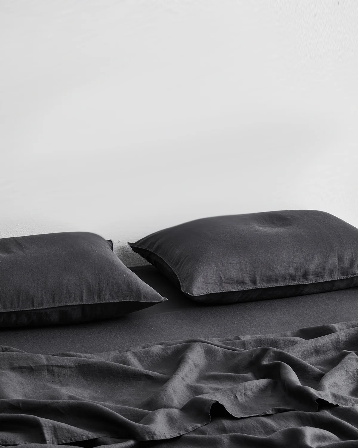 Charcoal 100% French Flax Linen Fitted Sheet Set - Image 3