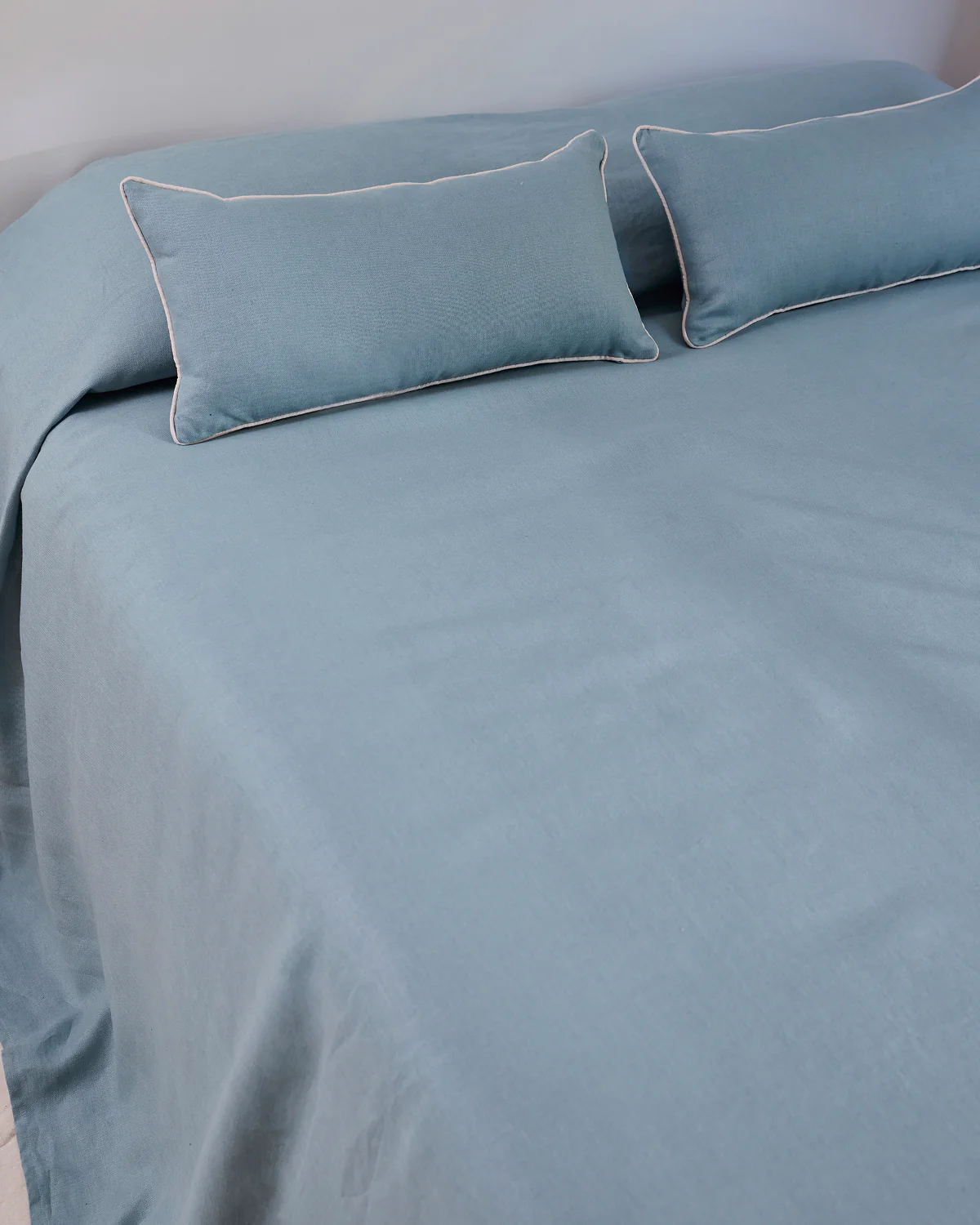 Lagoon & Crème 100% French Flax Linen Piped Lumbar Cushion Cover - Image 4