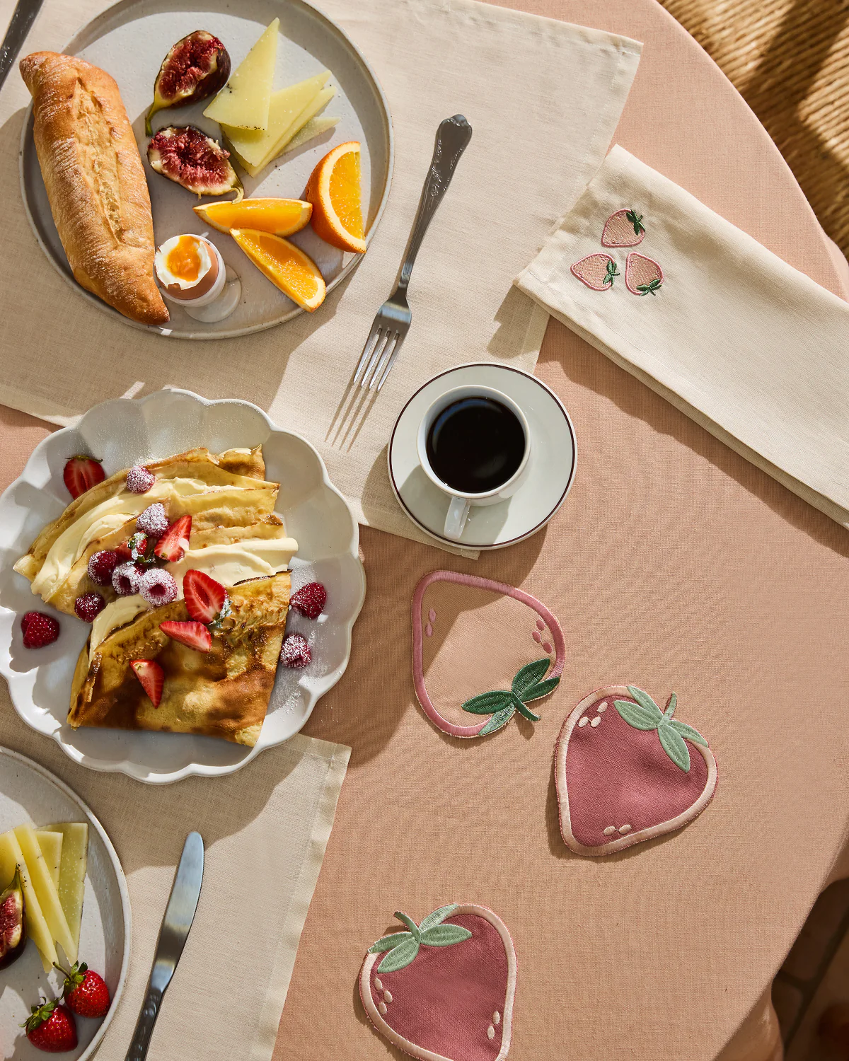 Les Fruits Fraise Napkins (Set of Four) - Image 2