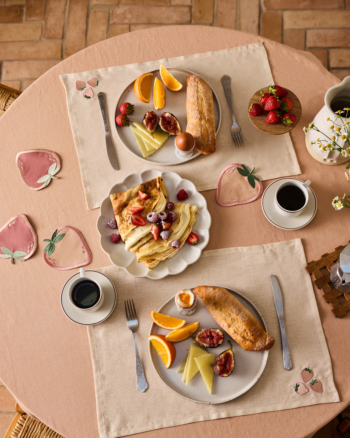 Les Fruits Fraise Placemats (Set of Four) - Image 2